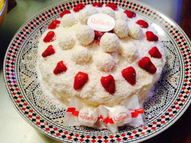Ferrero Raffaello Cake Strawberry